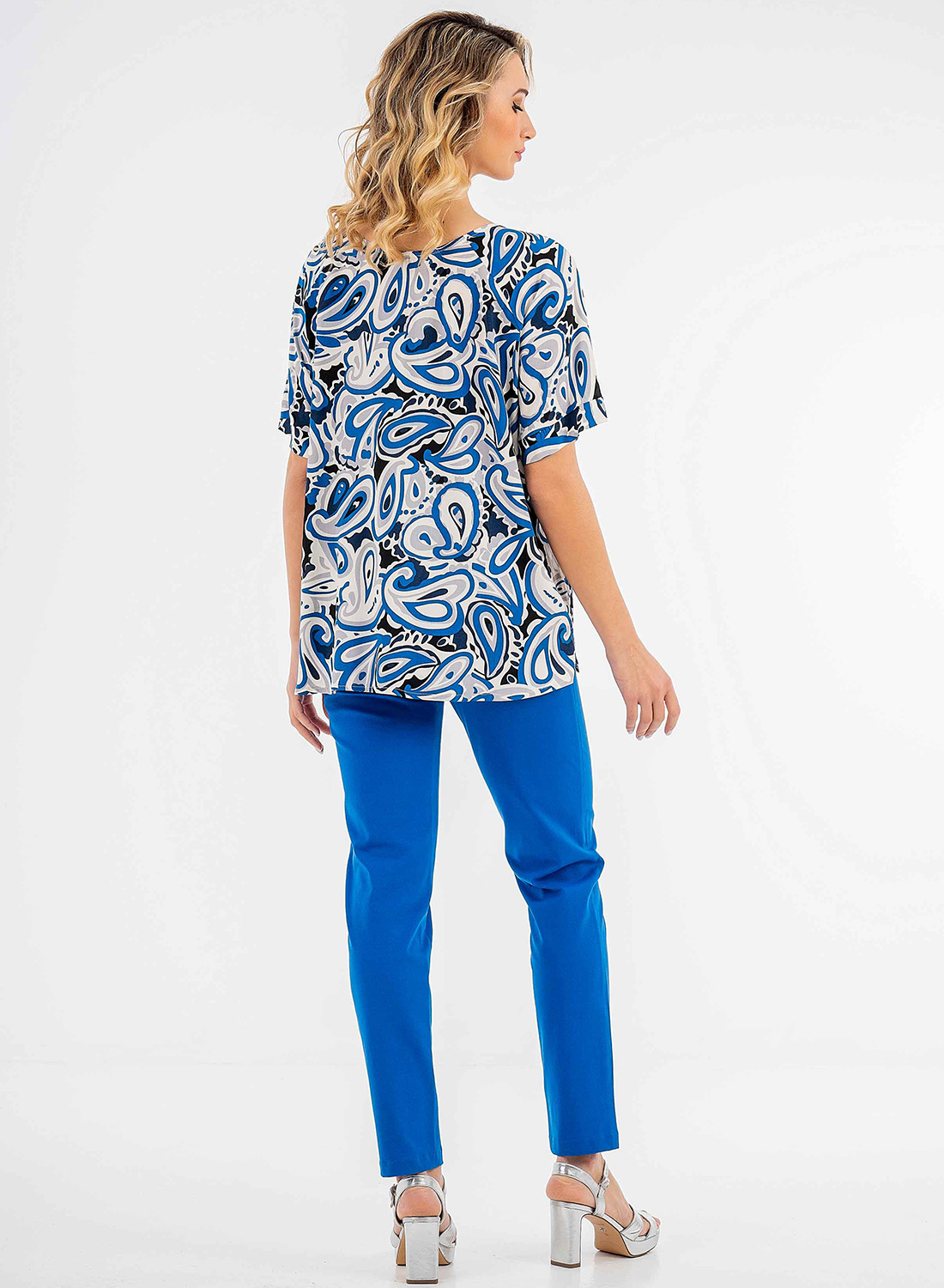 Μοδάτη μπλούζα με μπλε σχέδια