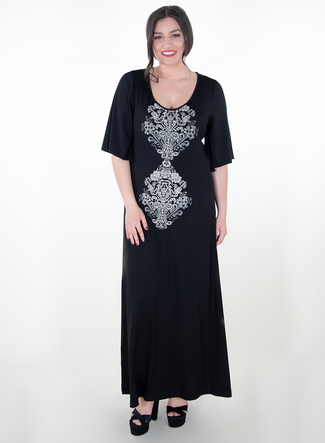 Διαχρονικό μαύρο μάξι φόρεμα